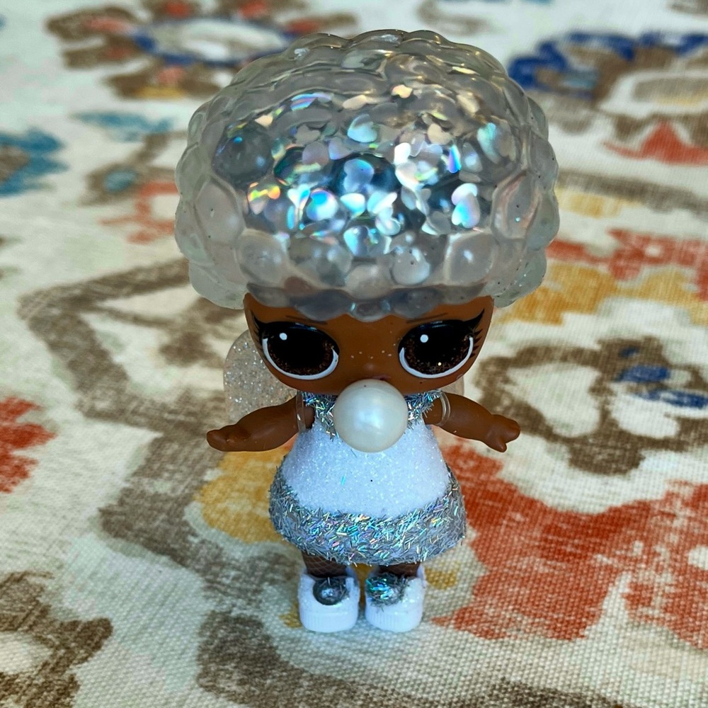 LOL Surprise Bashful QT Glitter Winter Disco Big Sis Sisters Doll
